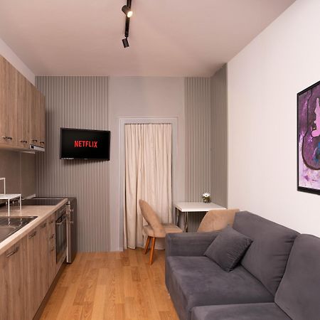 Suprem Apartment Tirana Esterno foto