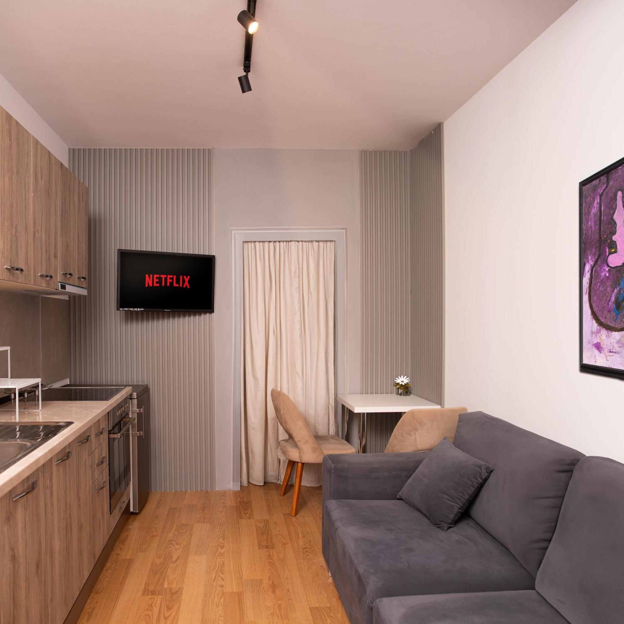 Suprem Apartment Tirana Esterno foto