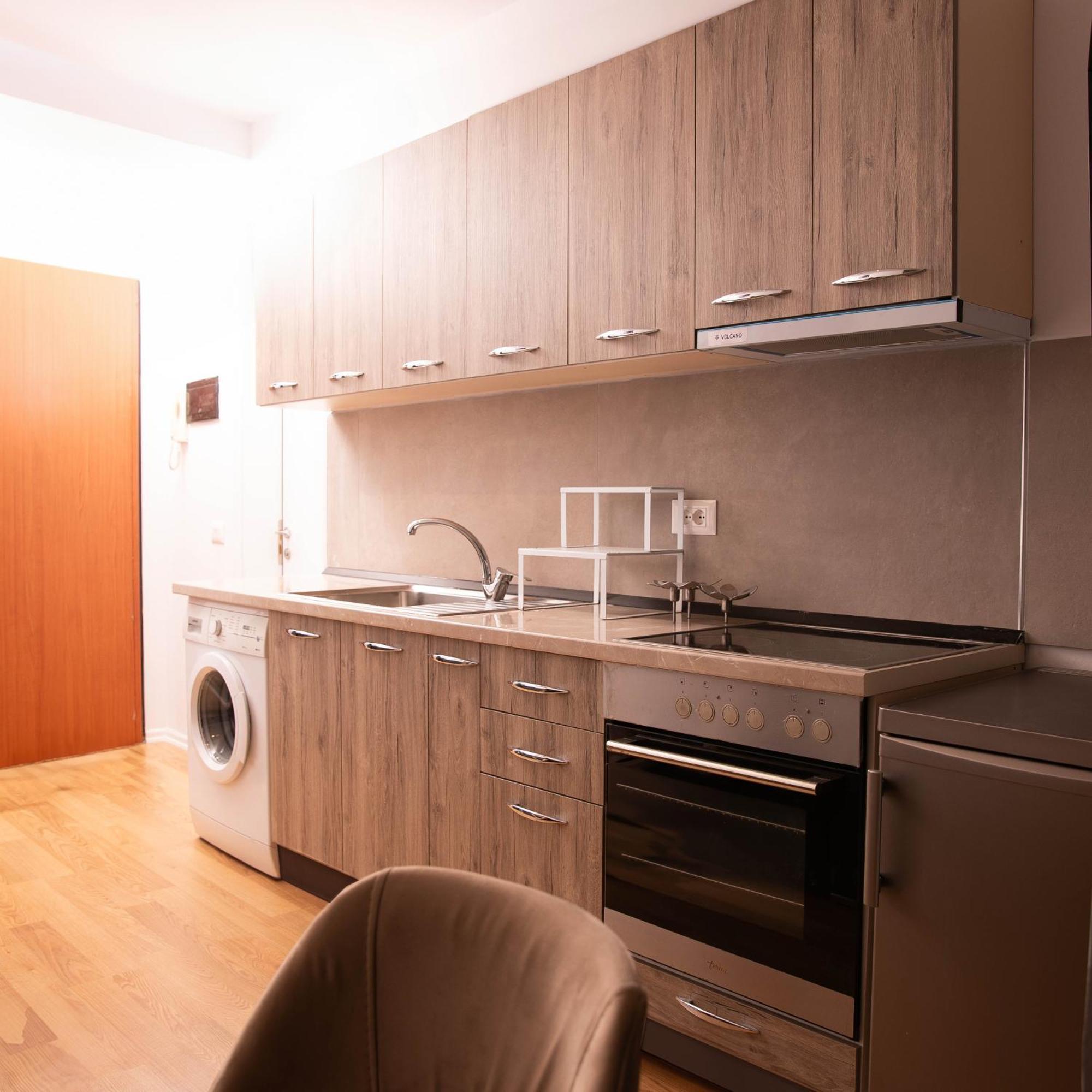 Suprem Apartment Tirana Esterno foto